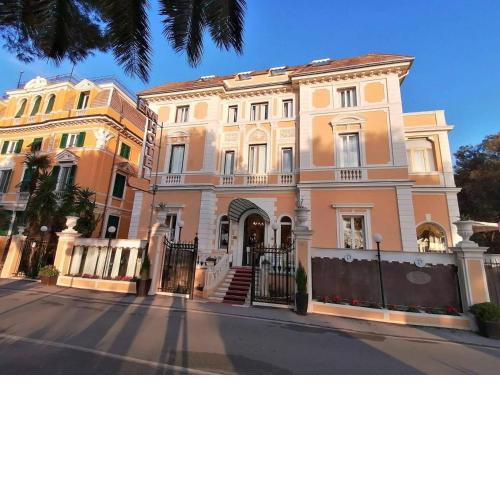 Ena Hotel