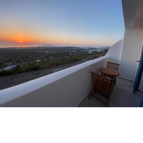 ENA suites Santorini
