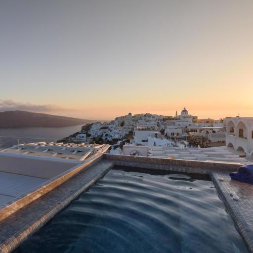 Enalion White Suites Oia