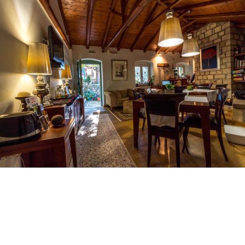 Enastron Guesthouse