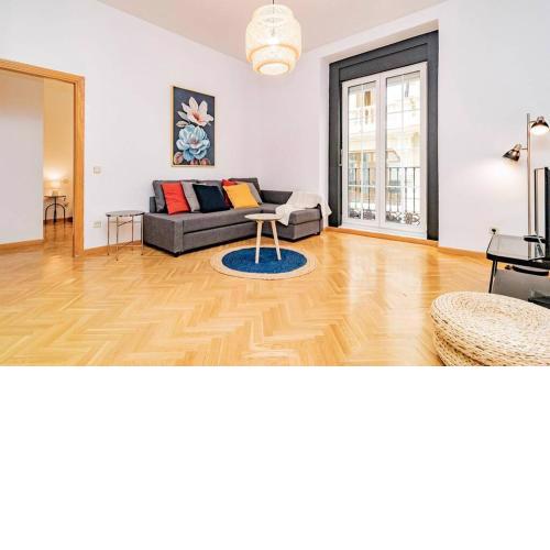 Encantador Apartamento en Chueca junto a Gran Vía, Infantas 1-1 by Batuecas