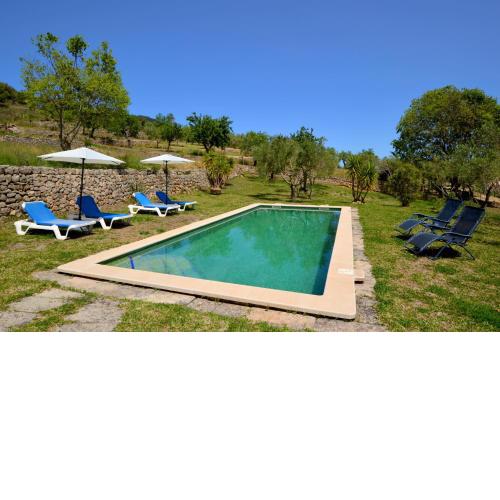 Encantadora finca con piscina en la naturaleza