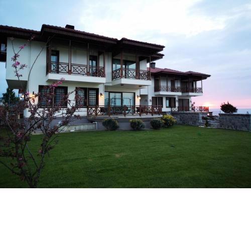 Enchanting Villa near Firtina River with Backyard