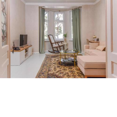 English Home ✣ 2-Bedroom Apartment with Balcony