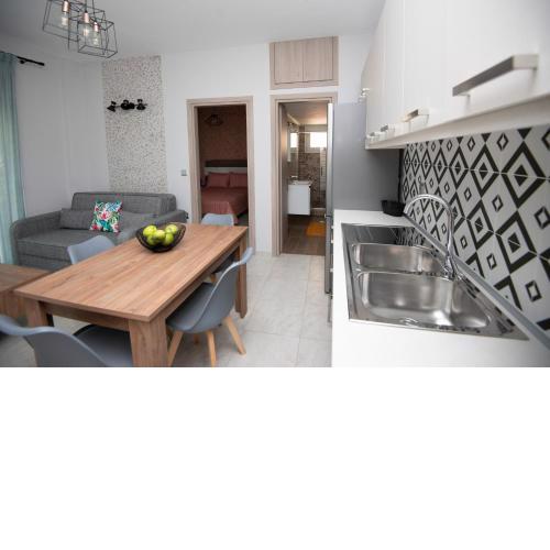 ENIO AXD guest house with private parking