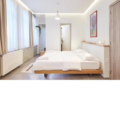 Enjoy Athens from a funky studio near Acropolis!