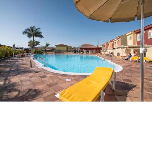 Enjoyable Villa with King Bed and Pool Near the Beach