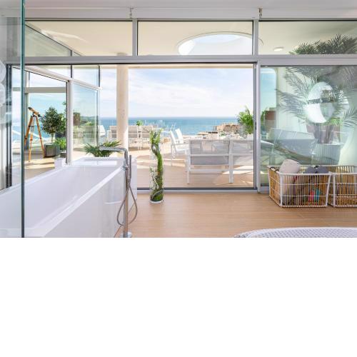 Ensuite Atico Deluxe Jacuzzi & Parking Privado