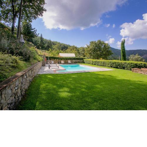 Enticing Holiday Home in Cortona with Pool