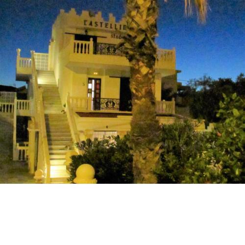 ENTIRE GUESTHOUSE - 27 People