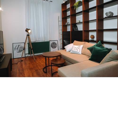 Entire Industrial Flat Venice with Patio - Free Parking