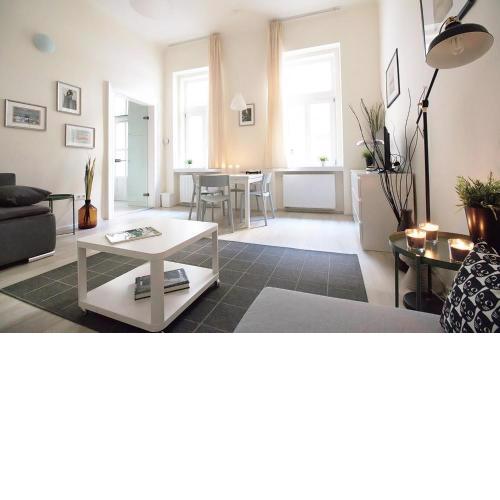 Eotvos Design Apartment