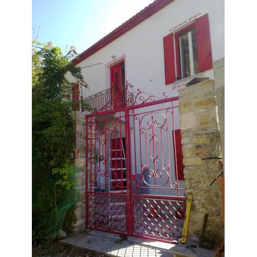 Epavli Sofia' s two Apartments in Horto, 30m from the sea