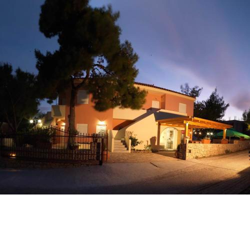 Epavlis Apartments