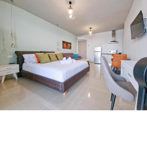 Epipleon Luxury Suites -105- Δωμάτιο 35τμ με βεράντα 35τμ μπροστά στη θάλασσα
