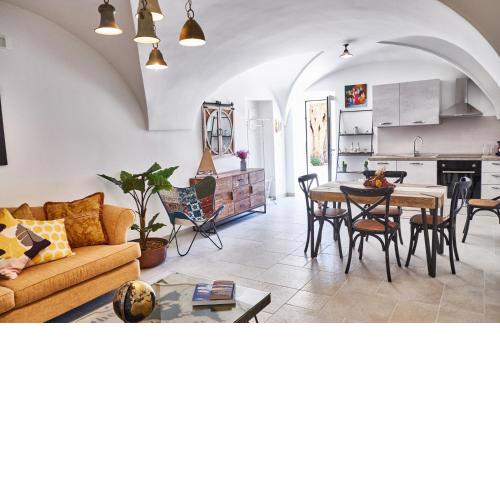 Equorum Prospectus 1 - OSTUNI CENTRO - Guest House