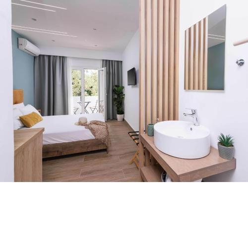 Ermis Luxury Suites & Apartments