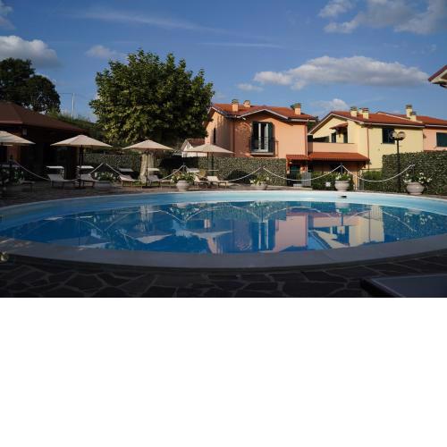 esiloM Aparthotel