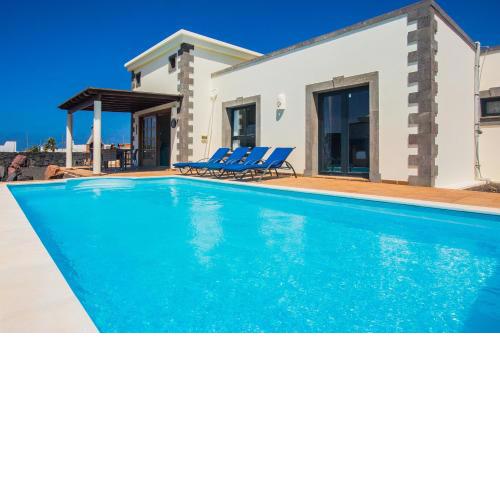 Eslanzarote Villa Eleonor, Super Wifi, Heated Pool, Sat tv