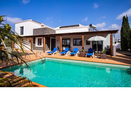 Eslanzarote Villa Longa, Super wifi, Heated pool, Sat tv