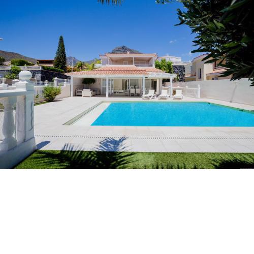 Espaciosa Villa con la piscina privada