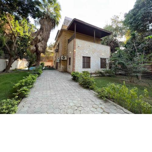 Especially villa with private entrance, garden and parking