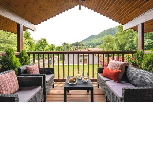 Espectacular apartamento de madera frente al río Ter