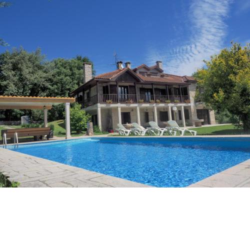 Espectacular Casa con Piscina en Allariz