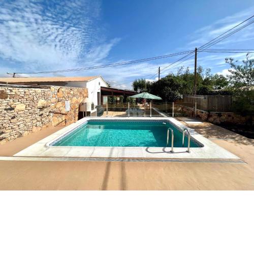 Espectacular Villa con piscina privada, Wifi en Triquivijate
