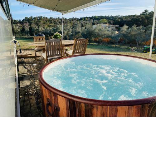 Espectacular y romántico alojamiento con jacuzzi y piscina