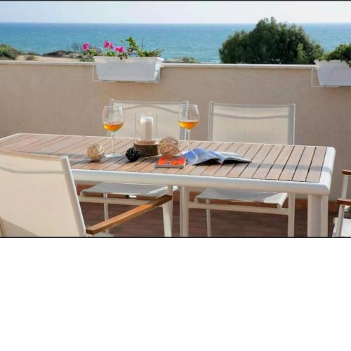 Esperienza Luxury fronte mare con piscina