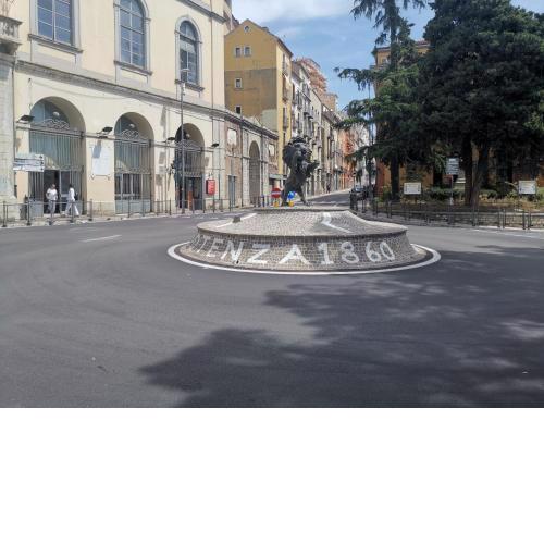 ESSENTIAL HOUSE in Centro Città con Parcheggio Privato e WIFI