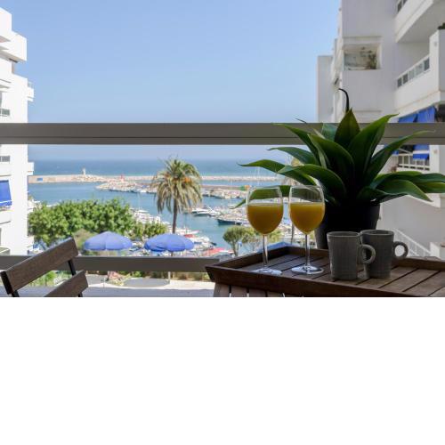 Estepona Marina. Sea views, pool, wifi and parking.