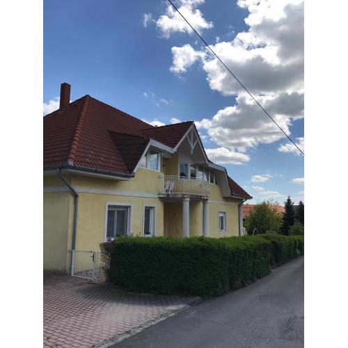 Esther Apartman