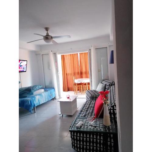 Estudio con piscina y playa muy cerca