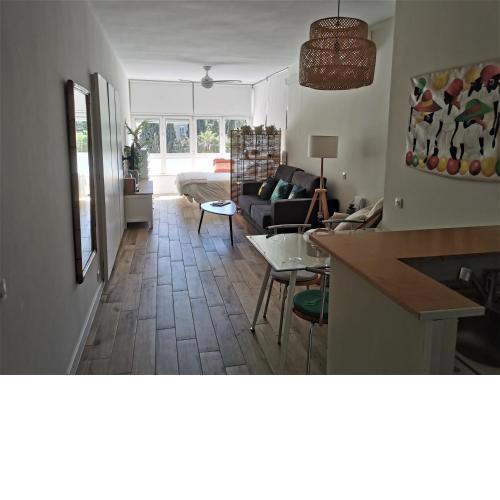 Estudio con Wifi, Parking, en el Centro, a 600 metros Playa
