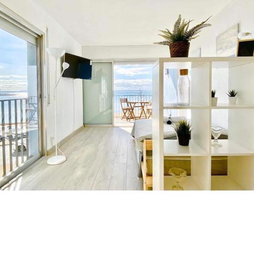 Estudio Frente al Mar en Roses con Terraza