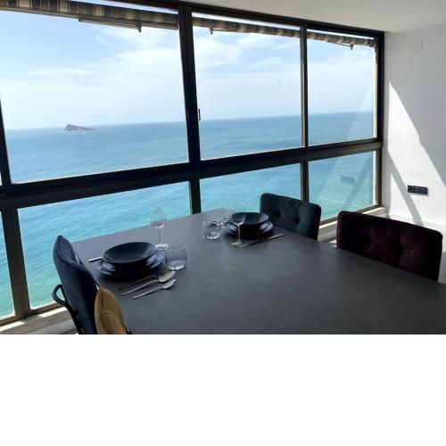 Estupendo apartamento en planta 22. 1ª línea.
