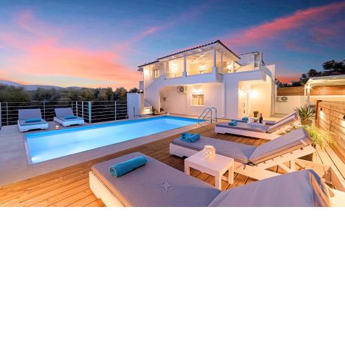 Etoile Villa Heated Pool