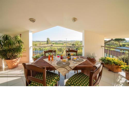 EUCALIPTO, splendido con terrazza panoramica sulla campagna versiliese