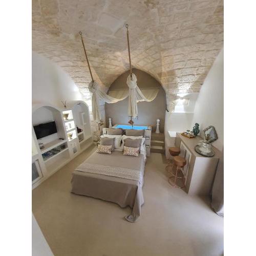 Eurydice Suite with Infinity Jacuzzi