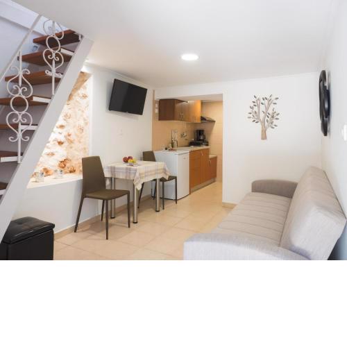Evans House II One Bedroom Maisonette