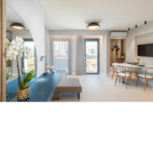 Evans Luxurious Apartment 1