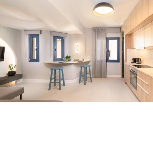 Evans Luxurious Apartment 4