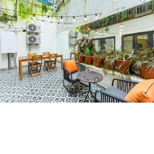 Excellent Flat with Lovely Backyard in Cihangir