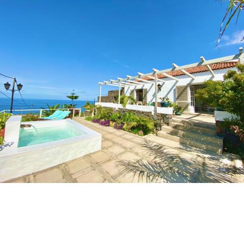 Exclusiva Casa Canaria con Magníficas Vistas al Mar