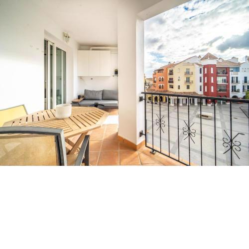 Exclusive 3 Bedroom 2 Bathroom Apartment close to Amenities - TR921LT