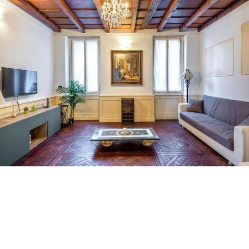 Exclusive 4 bedrooms Apartment Near Duomo