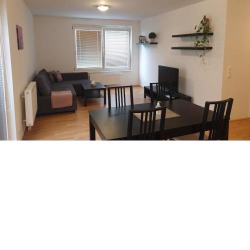Exclusive Apartment above City Gate Shopping Complex Vienna with Metro Access