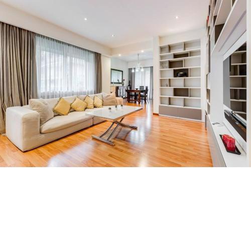 Exclusive Apartment in Eur Lake